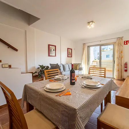 Oasis Vistamarina アパート